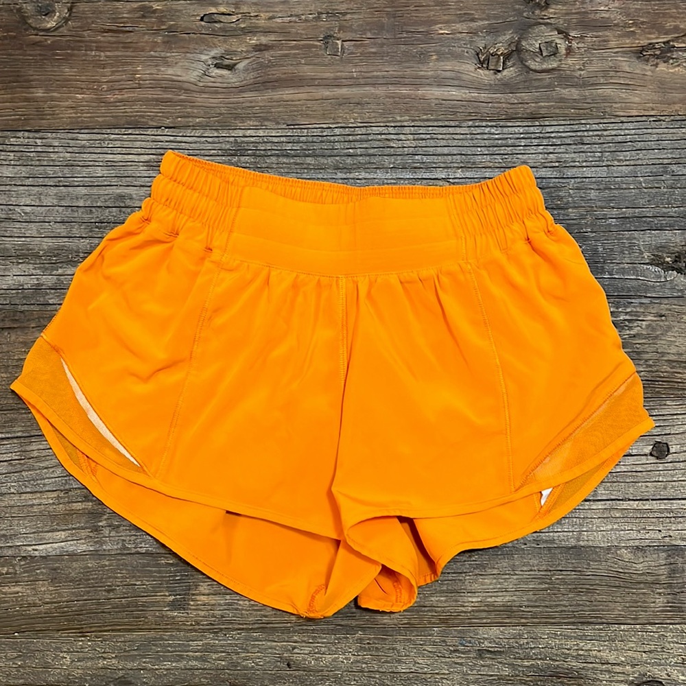 Lululemon Athletica Hotty Hot Low-Rise Lined Shorts 2.5”